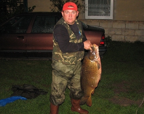 Na rzece Postomi kol. Dariusz Sutryk złowił karpia o wadze 13,80 kg i 90 cm długości.